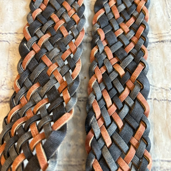 FAUX DENIM LOOK WOVEN WOMENS TWO TONE BELT SILVER TONE BUCKLE SIZE 13 - Picture 4 of 10